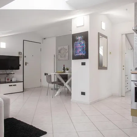 Mansarda Massimo - Intra Daire *